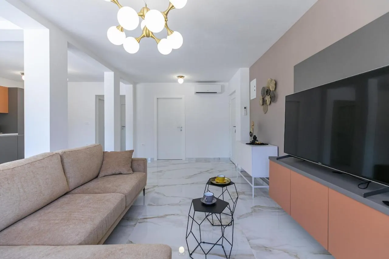 Apartman Suzi Pula 0*,