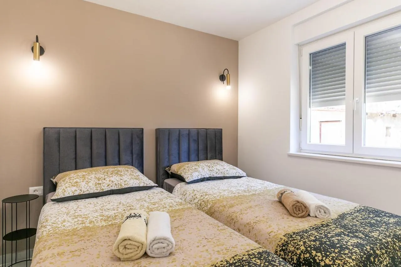 Apartman Suzi Pula 0*,  Croatia