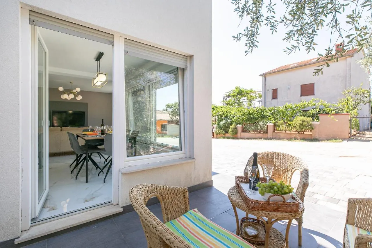 Apartman Suzi Pula 0*,
