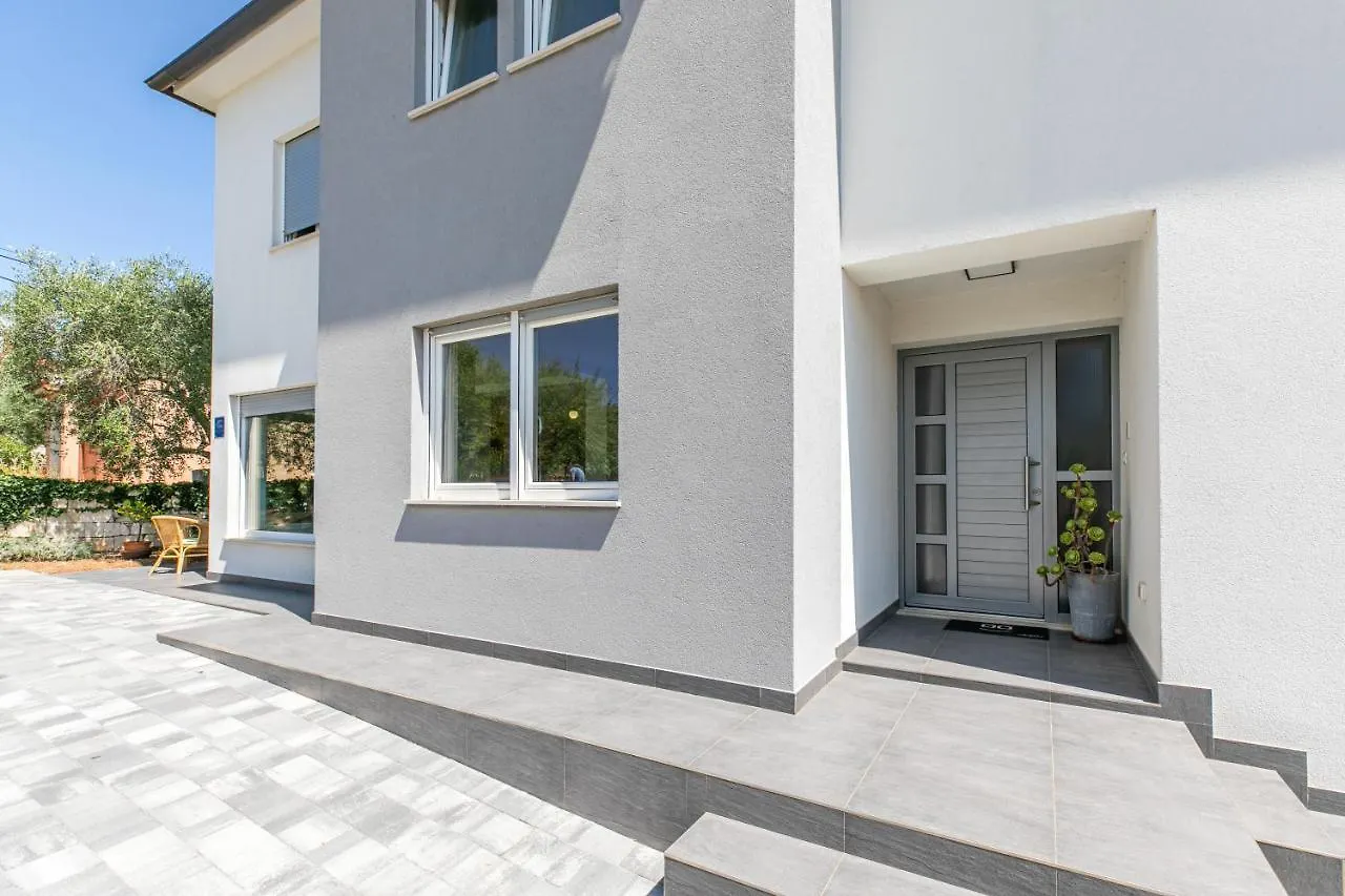 Apartment Apartman Suzi Pula